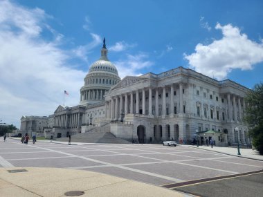 Birleşik Devletler Kongre Binası 'nın doğu cephesi, Temsilciler Meclisi merdiveni, Washington DC' deki Capitol Hill, ABD.