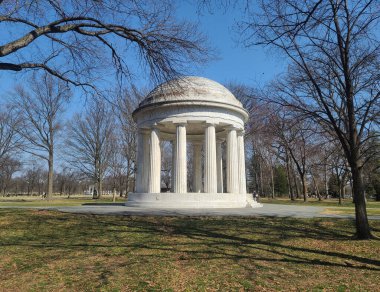 Birinci Dünya Savaşı anıtı, 1914 'ten 1918' e kadar Washington DC 'de yapılan büyük savaşta verilen hizmet ve fedakarlığın tanınması..