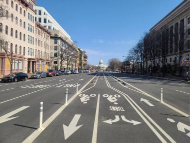 Iconic Capitol Binası manzaralı Pennsylvania Bulvarı, Washington DC