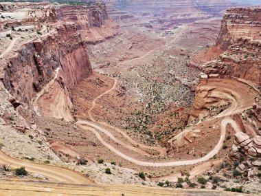 Utah, ABD 'deki Canyonlands Ulusal Parkı' nda Sarmal Yol İniyor