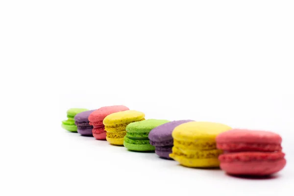 Macarons Multicolores Sur Fond Table Blanche Dessert Aux Cookies — Photo
