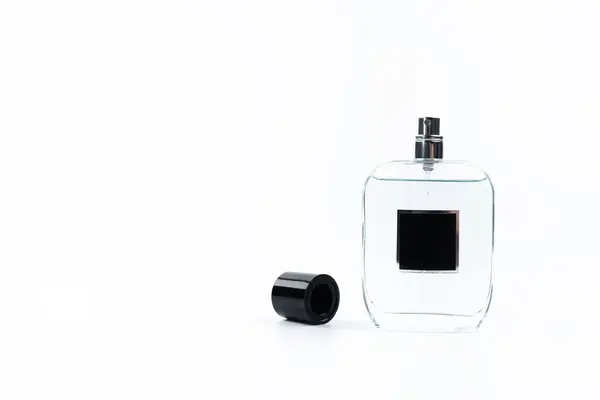 有香水的玻璃瓶 背景是白色的 — 图库照片