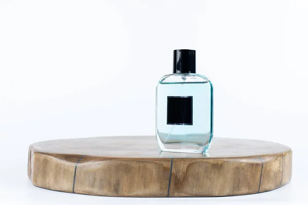 Frasco Vidrio Con Perfume Sobre Fondo Blanco — Foto de Stock