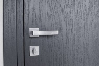 İç kapılar. Kapı kolu ve kilidi.