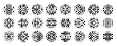 Siyah beyaz sanat dekorasyonu yuvarlak şekiller. Kabile örtüsü şablonları, dekoratif aztek daireleri, geometrik etnik şekiller.. 