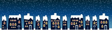 Şirin Noel ve kış geceleri şehir evleri. Şehir panoramasının karlı pencereleri.