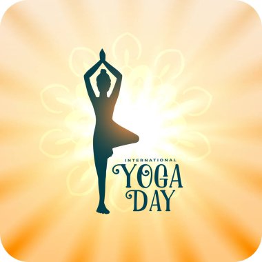 Uluslararası yoga günü sabah sabah posteri, yoga pozisyonu vektörü uygulayan kadın.