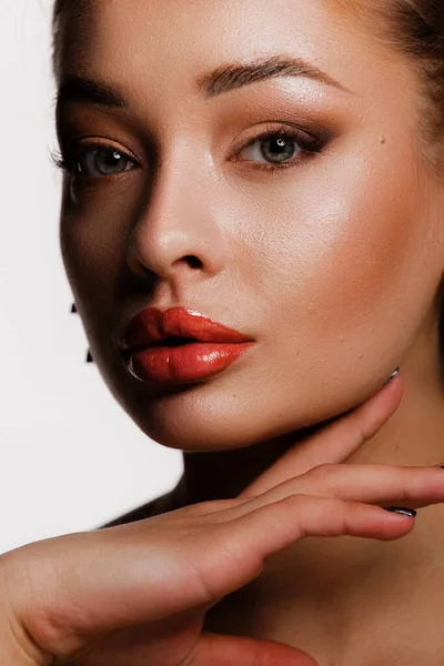 Güzel Yüz Kafa Omuzlar Sarışın Kadın Modeli Dokunaklı Yüz Sağlıklı — Stok fotoğraf