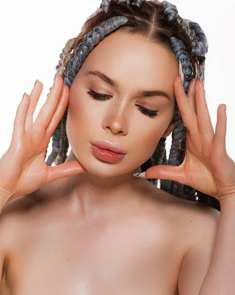 Kvinna Med Skönhet Ansikte Vidrör Frisk Ansiktshud Modell Med Nakna — Stockfoto