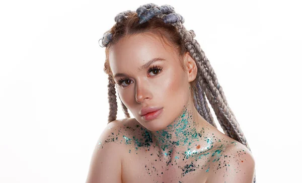 Skönhet Porträtt Härlig Ung Kvinna Med Glitter Gnistrar Hennes Ansikte — Stockfoto