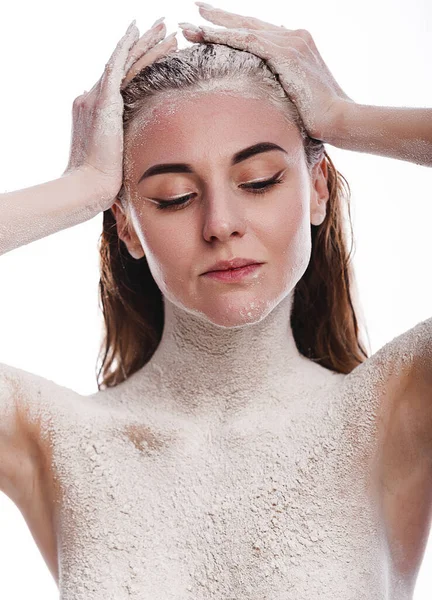 Güzel Sanat Portresi Kadının Çıplak Vücudu Ince Bir Tabakasıyla Kaplıdır — Stok fotoğraf