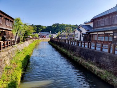 Katori, Japonya - 11 Mayıs 2024. Sawara 'daki Ono Nehri yakınlarındaki eski evler.