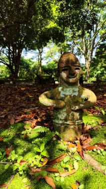 Miyazaki, Japonya - 14 Mayıs 2025. Haniwa Parkı 'ndaki Terracotta kil heykelleri