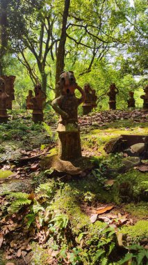 Miyazaki, Japonya - 14 Mayıs 2025. Haniwa Parkı 'ndaki Terracotta kil heykelleri
