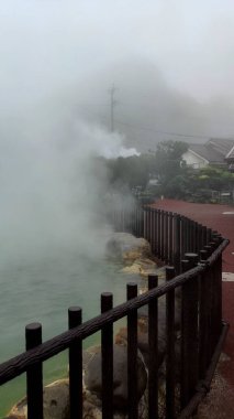 Beppu, Japonya - 24 Mayıs 2025. Oniyama Jigoku 'nun Buharı