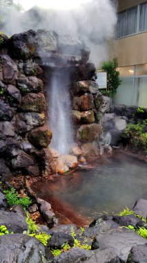 Beppu, Japonya - 24 Mayıs 2025. Tatsumaki Jigoku Gayzeri