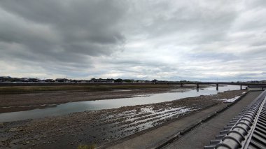 Nakatsu, Japonya - 25 Mayıs 2025. Nakatsu Nehri 'ni kurutmak için görüntüle