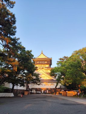 Kitakyushu, Japonya - Mayıs 2025. Sunset Lighting 'deki Kokura Kalesi