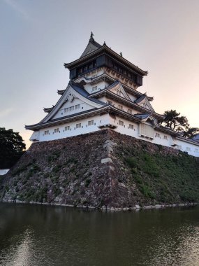 Kitakyushu, Japonya - Mayıs 2025. Sunset Lighting 'deki Kokura Kalesi