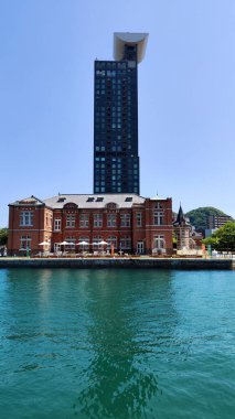 Kitakyushu, Japonya - 27 Mayıs 2025. Eski Moji Gümrük İdaresi Mojiko Retro seti üzerine