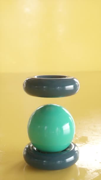 柔软的绿球和橡胶圈互相落在一起 在黄色背景下形成一堆 令人满意的3D动画 纵向方向 — 图库视频影像
