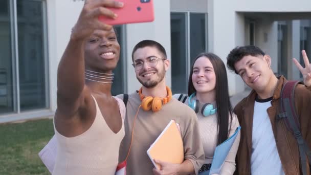 Slow Motion Video Transgender Persona Multiethnic Group Friends Taking Selfie — Vídeo de stock