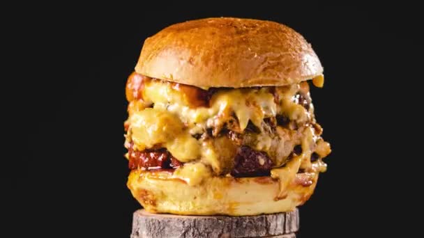 Μεγάλο Σπιτικό Τράβηξε Χοιρινό Και Βόειο Κρέας Burger Πολλά Τυριά — Αρχείο Βίντεο
