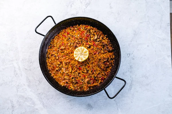 High Angle Black Frying Pan Appetizing Fresh Cooked Paella Decorated — Stock Photo, Image