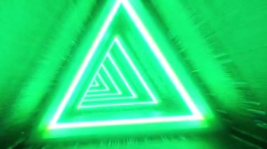 4k video animasyonu. Sonsuz soyut fütüristik tünel ve neon ışıklı üçgenler. Gelecekçi ve soyut döngü arka plan kavramı.