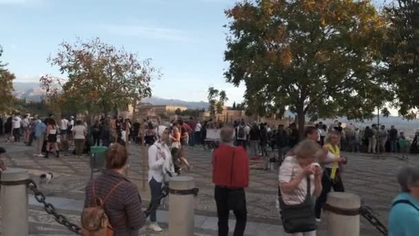 Vyhlídka San Nicolas Mnoha Turisty Procházky Sledování Výhledy Alhambra Granada — Stock video