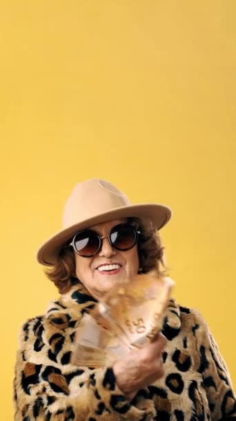 Senior Woman Sunglasses Holding Fan Money Laughing Looking Camera Yellow — 비디오