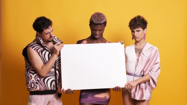 Video Three Transgender Models Holding White Banner Disapproving Face Yellow — Stock Video