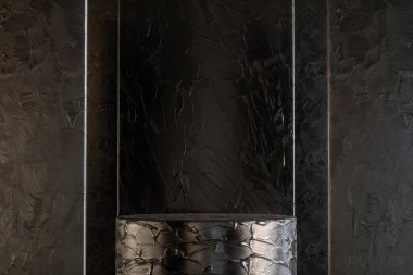 3D renkte siyah akrilik boya modern stüdyoya yerleştirilmiş ürün sunumu için desenli podyum