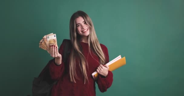 Imagen Estática Tiempo Real Una Joven Estudiante Alegre Mirando Cámara — Vídeos de Stock