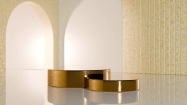 Çağdaş stüdyoda yere serilen ürün sunumu için iki altın yuvarlak podyumun 3D görüntüsü