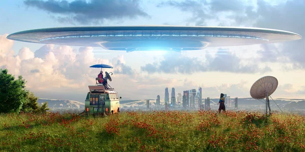 在一个有着明亮光芒的未来派城市和两个试图与外星人建立接触的男人之上 在一个花卉领域 概念艺术 3D渲染 噪音的色差背景不集中 — 图库照片