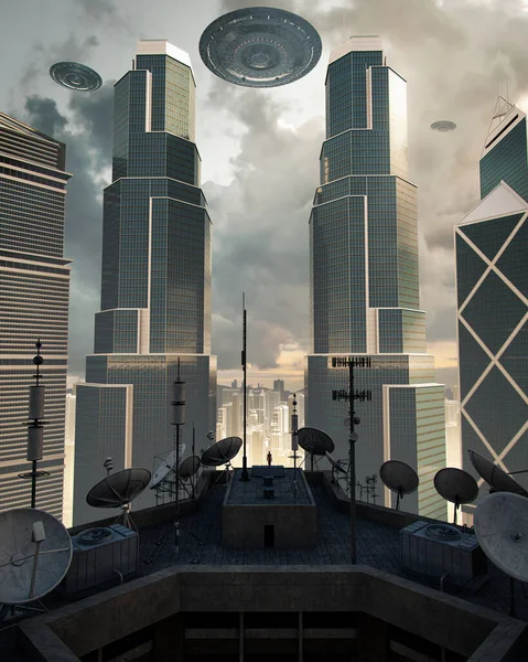 Ufo Voando Sobre Uma Cidade Futurista Homem Telhado Tentando Conectar — Fotografia de Stock
