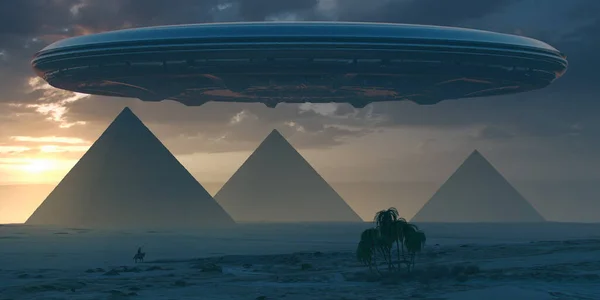 Гигантский Нло Пролетел Над Пирамидами Закате Туманом Хроматическим Отклонением Шумом — стоковое фото