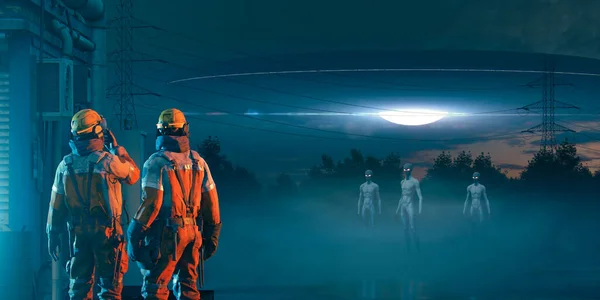 在一个雾蒙蒙的夜晚 两名男子和可怕的外星人在一个巨大的飞碟的背景下近距离相遇 没有使用真正的模型 噪音和彩色畸变增加了真实感 3D渲染 — 图库照片