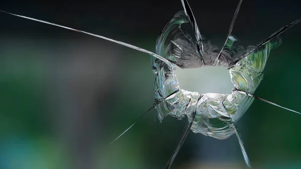 ガラスの質感が壊れました 壊れたガラス窓の抽象的な背景のマクロショット 粉々に砕いたガラスの穴 ストックフォト