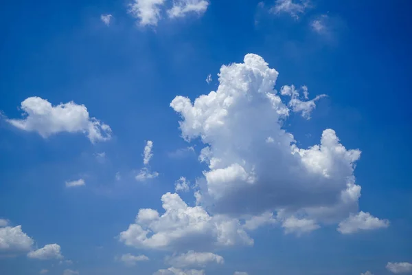 Céu Azul Bonito Com Nuvem Céu Colorido Claro Com Nuvens — Fotografia de Stock