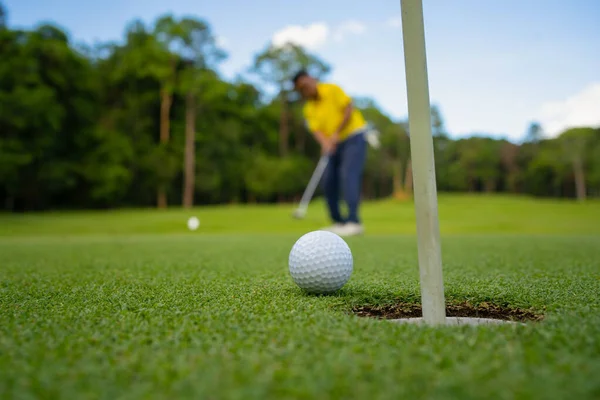 Golfista Sfocato Che Gioca Golf Nel Campo Golf Serale Tramonto — Foto Stock