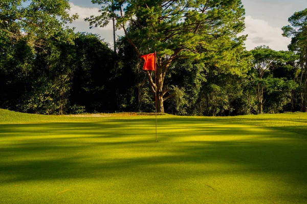 Bakgrund Kvällen Golfbana Har Solljus Skiner Ner Golfbanan Thailand Fin — Stockfoto