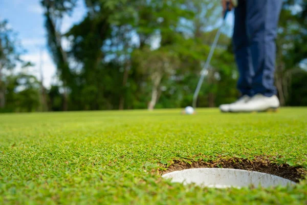 Golfista Sfocato Che Gioca Golf Nel Campo Golf Serale Tramonto Foto Stock Royalty Free