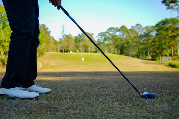 Golfista Estão Jogando Golfe Jogo Bater Fundo Montanha Grama Verde — Fotografia de Stock