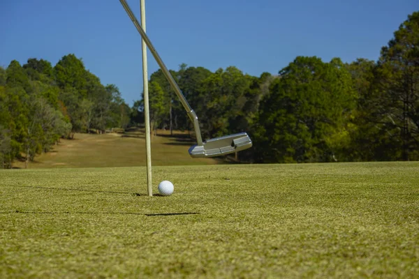 Golfbollar Golfbanan Med Golfklubbor Redo För Golf Den Första Kort — Stockfoto