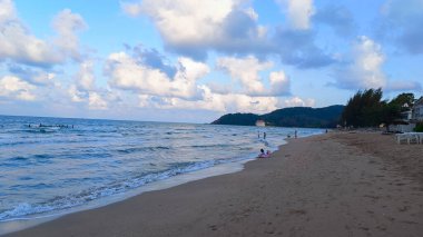 Tropik deniz manzaralı kumsal ve deniz dalgaları. Laem Sadet Sahili Chanthaburi Eyaleti, Tayland. 