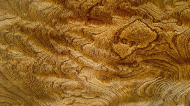 Eskimiş doğal desenli koyu kahverengi ahşap kaplama yüzeyi. ahşap doku arka plan eski paneller. 