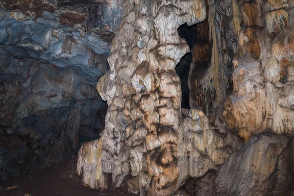 Σχηματισμοί Βράχων Των Σπηλαίων Inkaya Από Μέσα Σμύρνη Τουρκία — Φωτογραφία Αρχείου