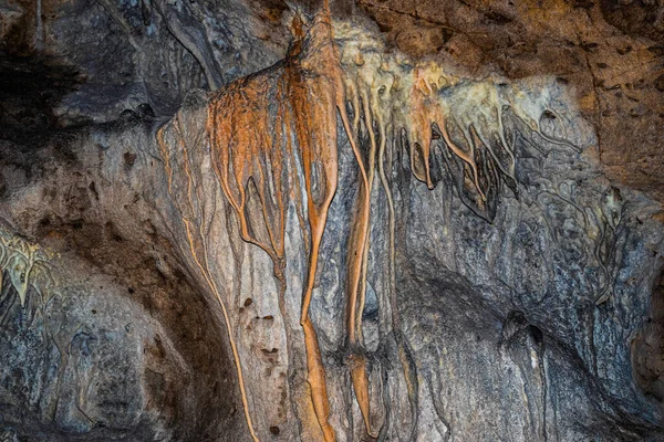 Nkaya Mağarasından Kaya Oluşumları Görünüyor Guzelbahce Zmir Türkiye — Stok fotoğraf